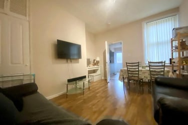 3 bed flat, Warwick Street, Shieldfield, Newcastle, NE65AR - Image 2